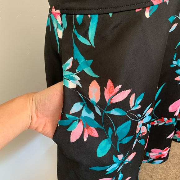 NWT Vince Camuto black floral dress - Picture 3 of 6